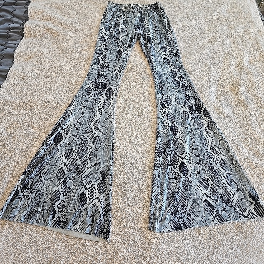 Three Bird Nest Python Bell Bottom Pants Womens Size S NWT Black Gray - Picture 4 of 12